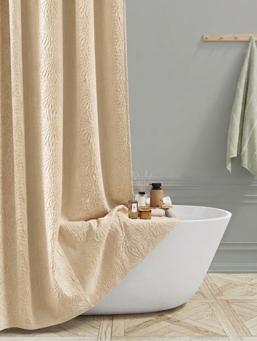 NEW DKNY Ivory Chrysanthemum Textured Floral Shower Curtain